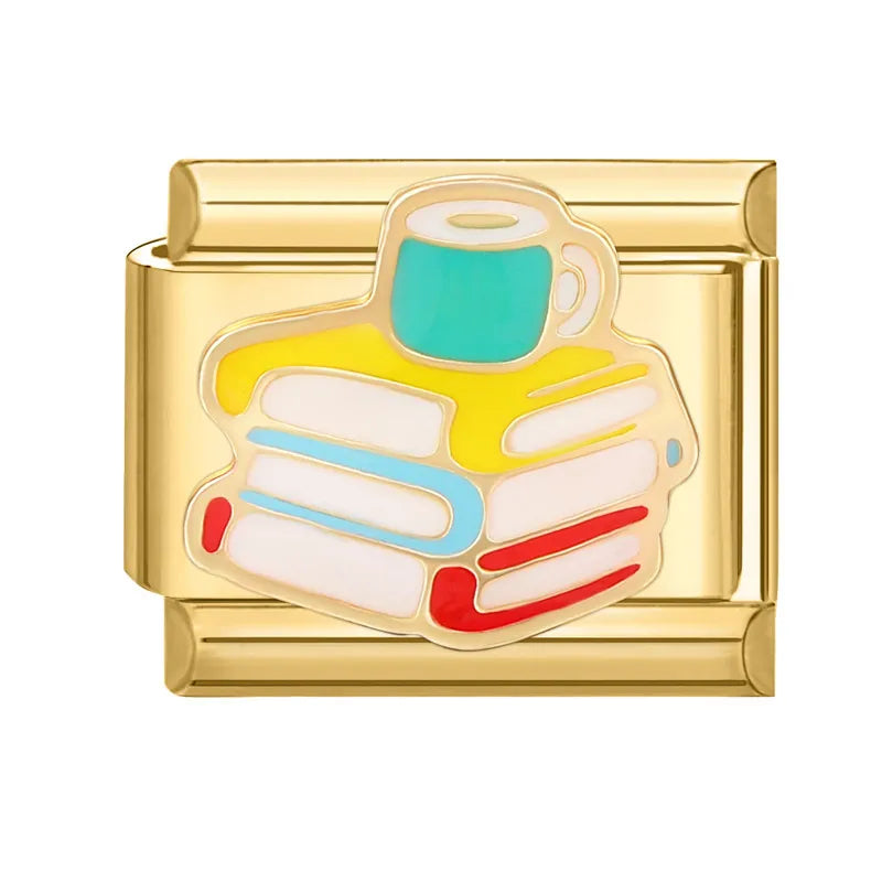Gold-Charm Essential Bücher & Kaffee